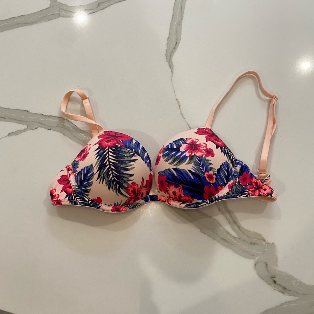 VS PINK WEAR EVERYWHERE SUPER PUSH UP BRA